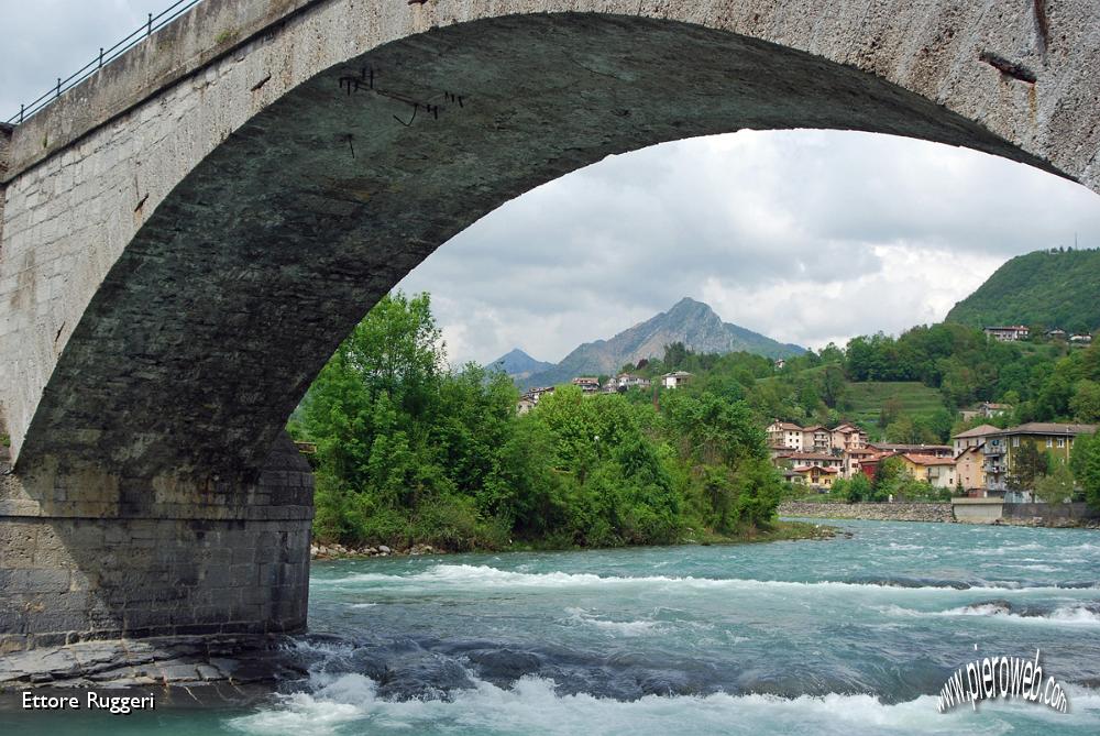 5 - Maggio - Il Ponte Vecchio di Zogno.jpg